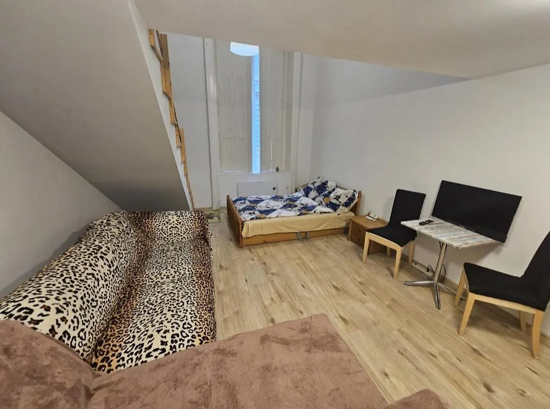 7Dab Rotten 4B2 Contactless Self Check-In Budapest Apartment